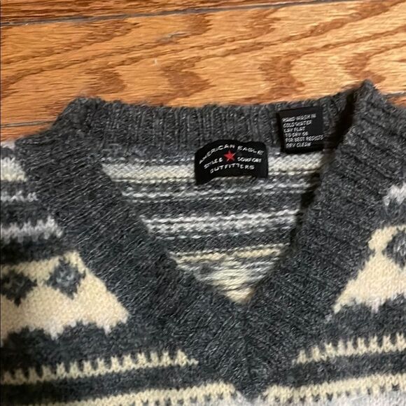 VTG American Eagle outfitter men’s Gray White Faire isle V-Neck pullover Sweater - Picture 2 of 8